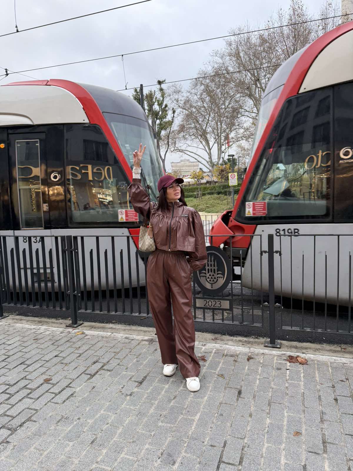 0-02-05-e932754cbbe1ba430105fe80dd92b06f36ccee3da1dc1ba35ae0042a476744bb_22327ebd9f6 Inna Manoli Set - Image 1